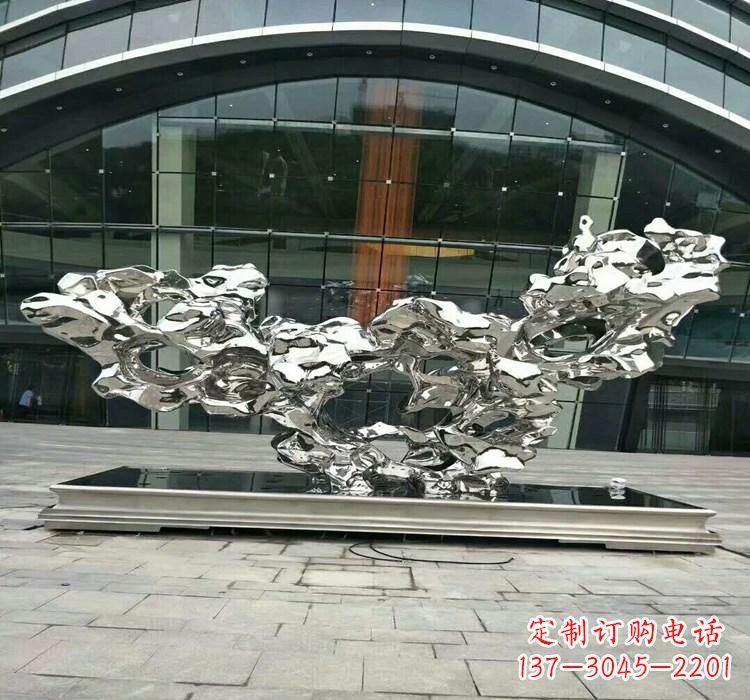 黑龙江灵动的太湖石雕塑