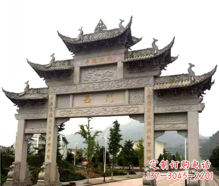 黑龙江村口三门石雕牌楼