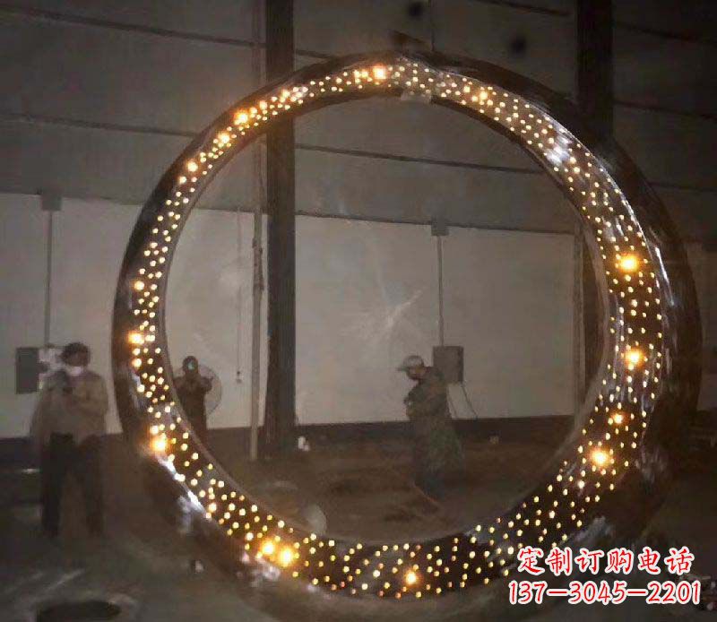 黑龙江发光不锈钢圆环灯饰景观雕塑