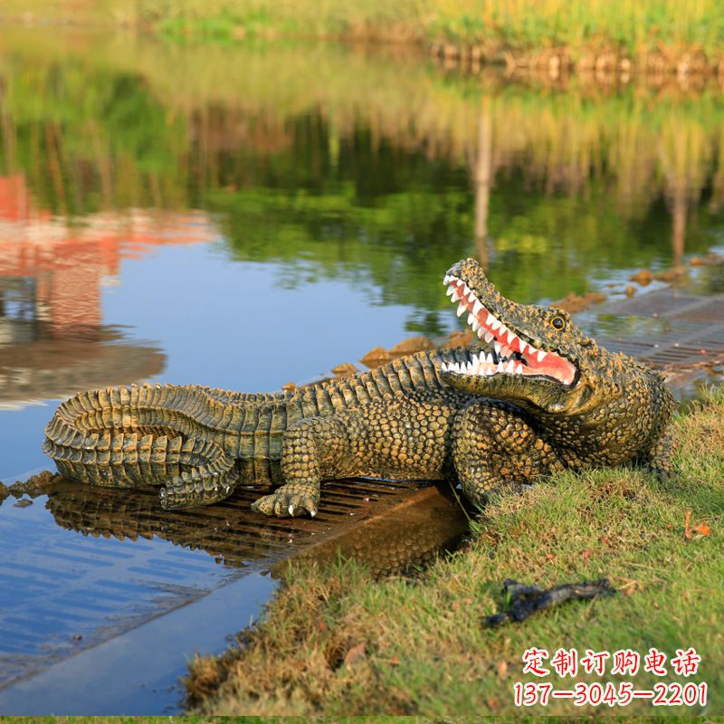 黑龙江仿真鳄鱼雕塑湿地公园水塘水景动物摆件