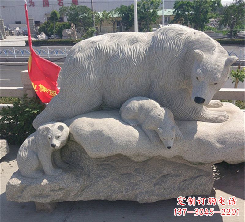 黑龙江公园北极熊母子石雕