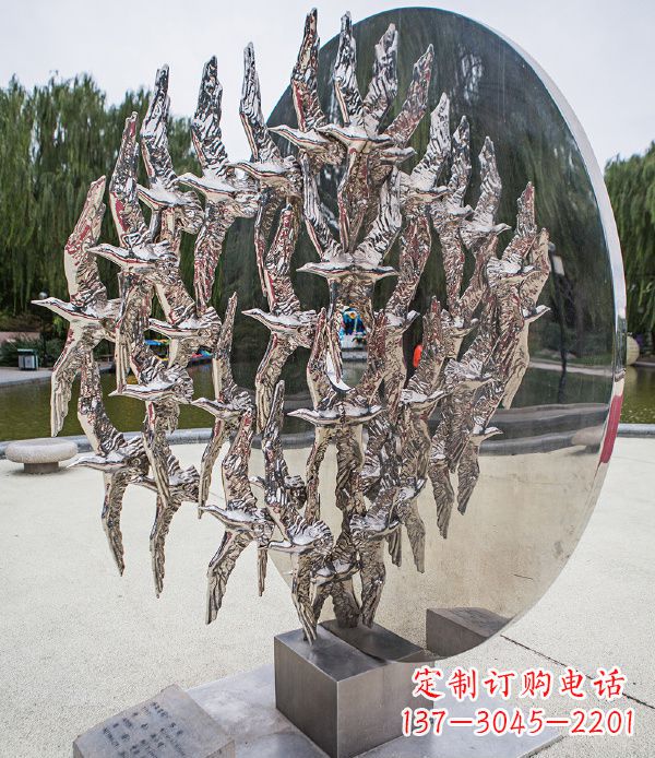 黑龙江欣赏鸽子轻盈的美丽——不锈钢动物鸽子雕塑