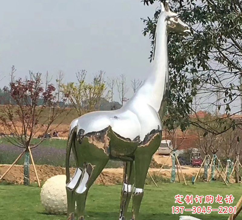 黑龙江公园不锈钢长颈鹿雕塑