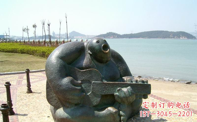 黑龙江音乐驻足,公园弹吉他铜雕
