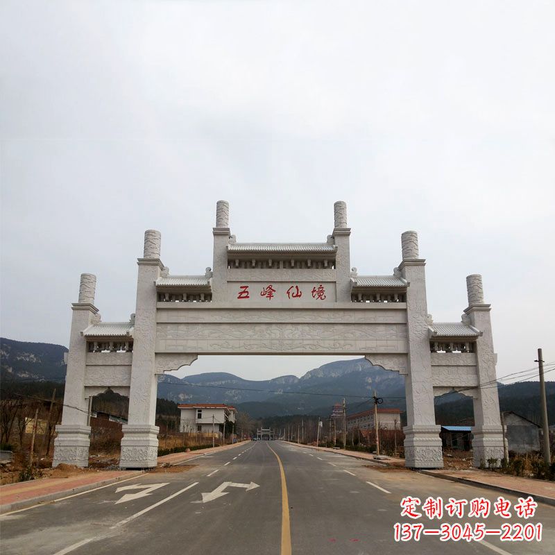 黑龙江领雕塑：景区路口三间四柱牌坊雕塑