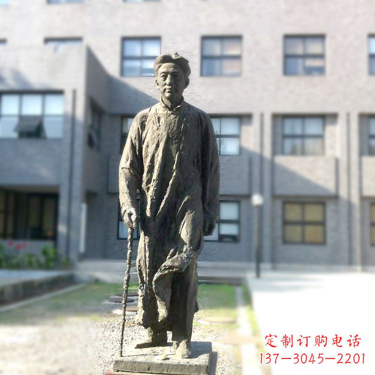 黑龙江校园名人徐悲鸿雕塑